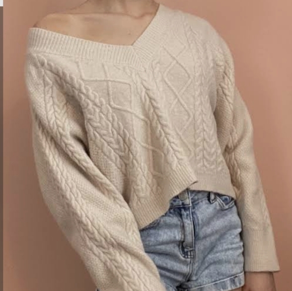 Sweaters - BEIGE CROPPED CABLE KNIT TOP SIZE SMALL